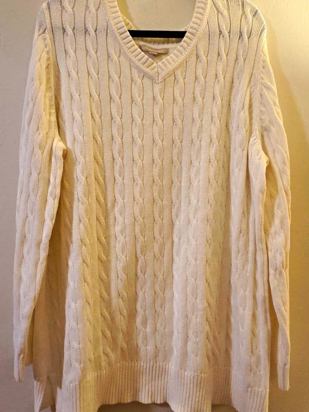 Classic Cable-Knit V-Neck Sweater - Cream